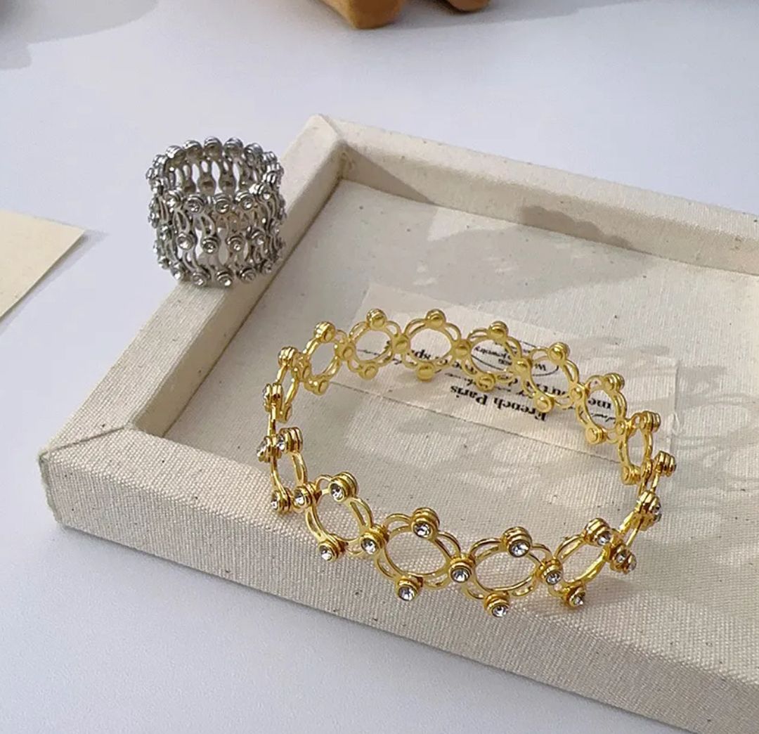 2-in-1 Magic Retractable Ring Bracelet Stretchable Twist Folding Ring - jewel dots