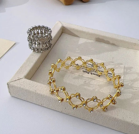 2-in-1 Magic Retractable Ring Bracelet Stretchable Twist Folding Ring - jewel dots